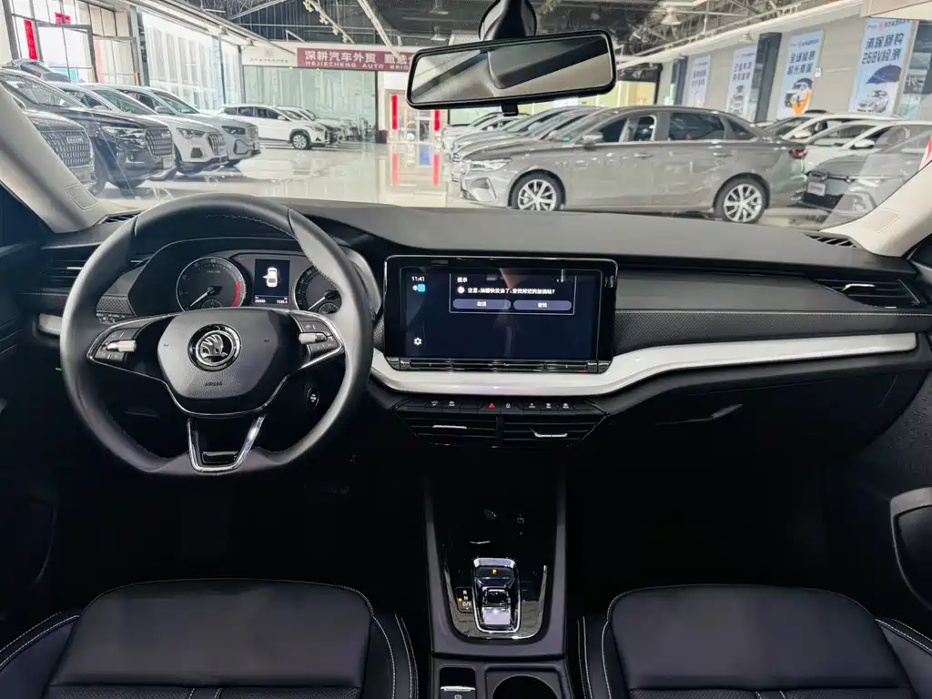 Skoda Octavia 2023 — фото 10