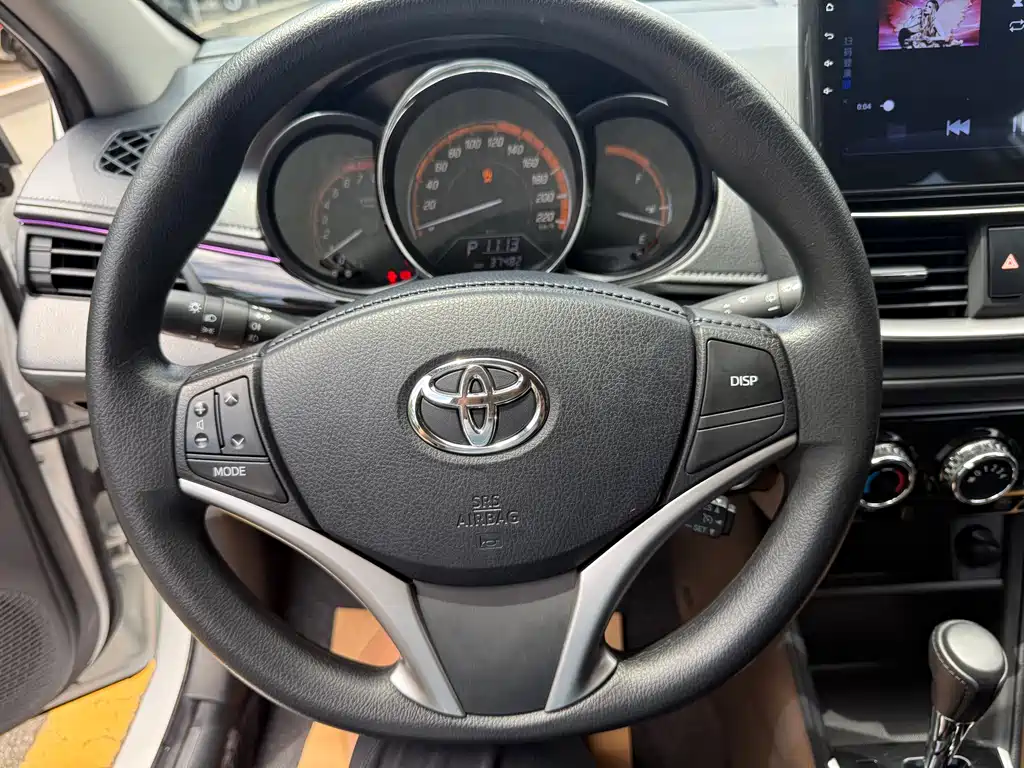 Toyota Yaris L 2022 — фото 18