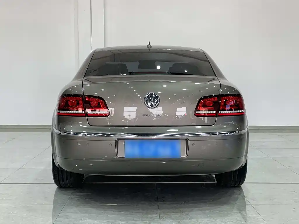 Volkswagen Phaeton 2015 — фото 8