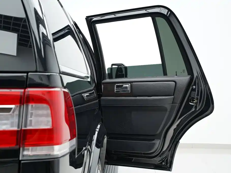 Lincoln Navigator 2018 — фото 40