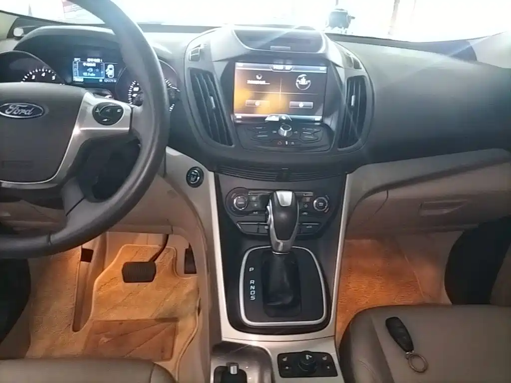 Ford Kuga 2016 — фото 13