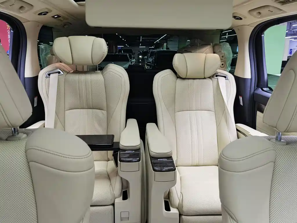 Toyota Alphard 2021 — фото 21