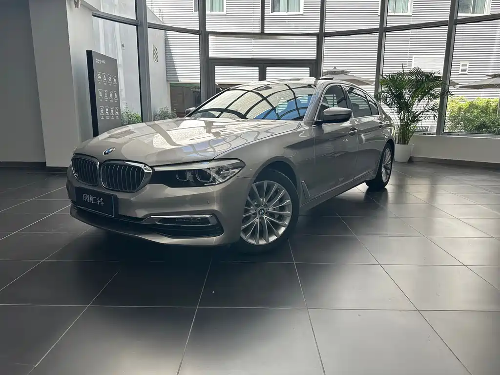 BMW 5 Series 2019 — фото 1