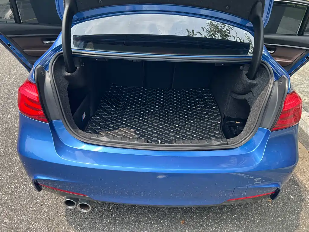 BMW 3 Series 2018 — фото 14