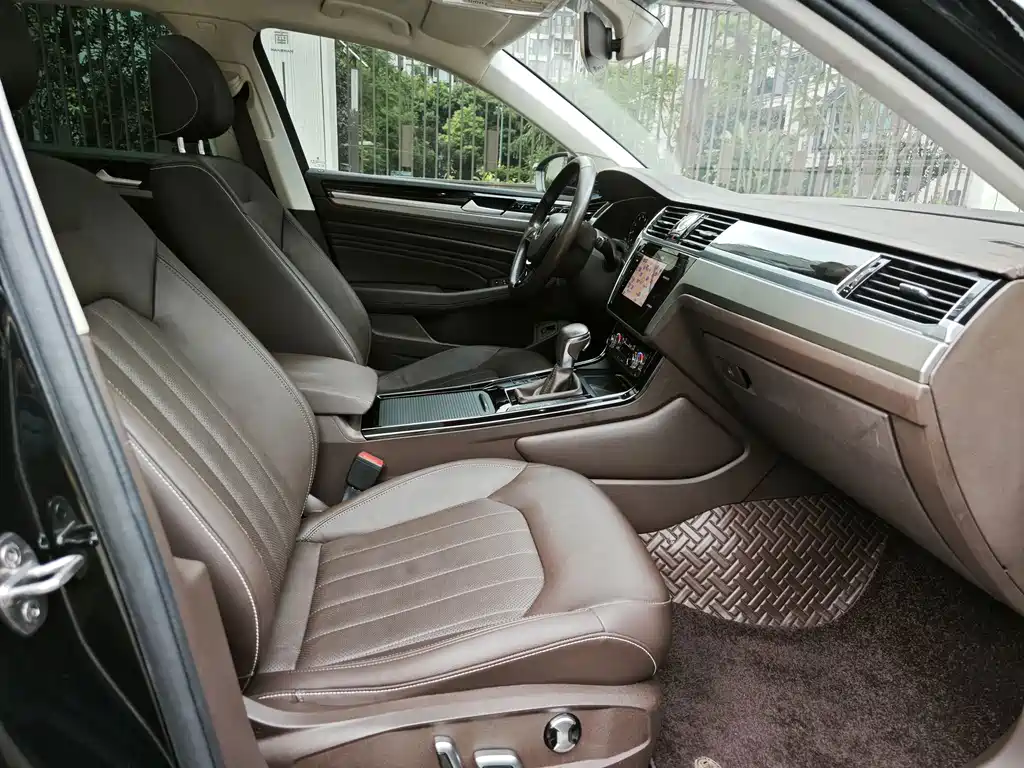 Volkswagen Phideon 2023 — фото 17