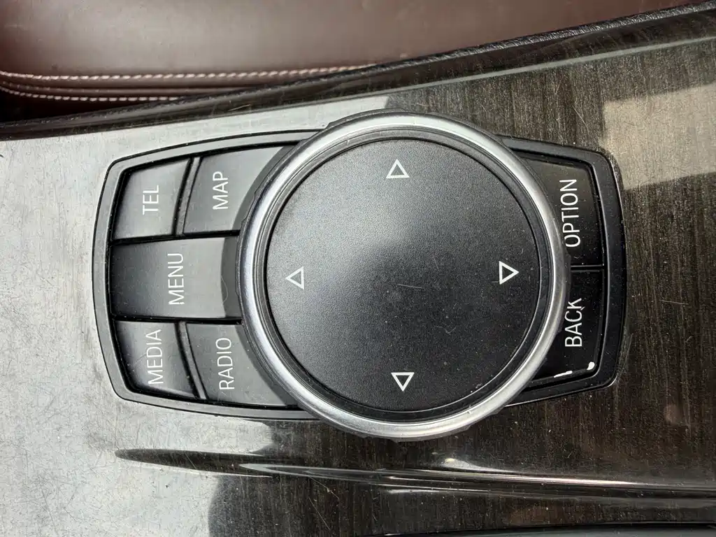 BMW 5 Series 2015 — фото 31
