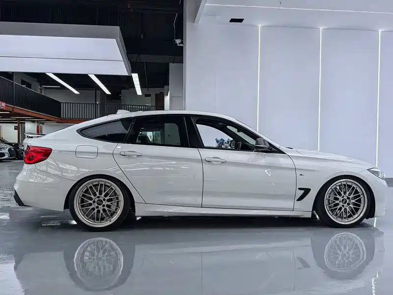 BMW 3 Series GT 2017 — фото 15