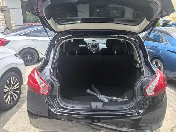 Nissan Tiida 2013
