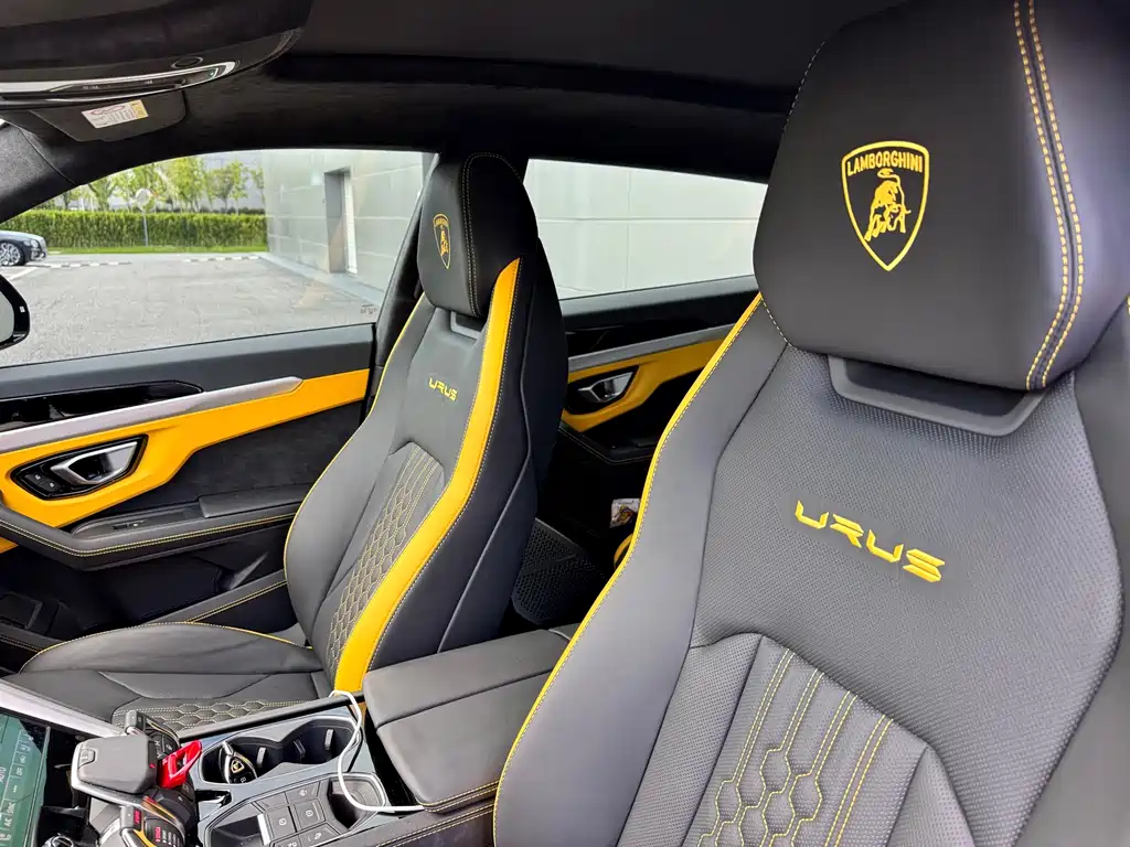 Lamborghini Urus 2026 — фото 11