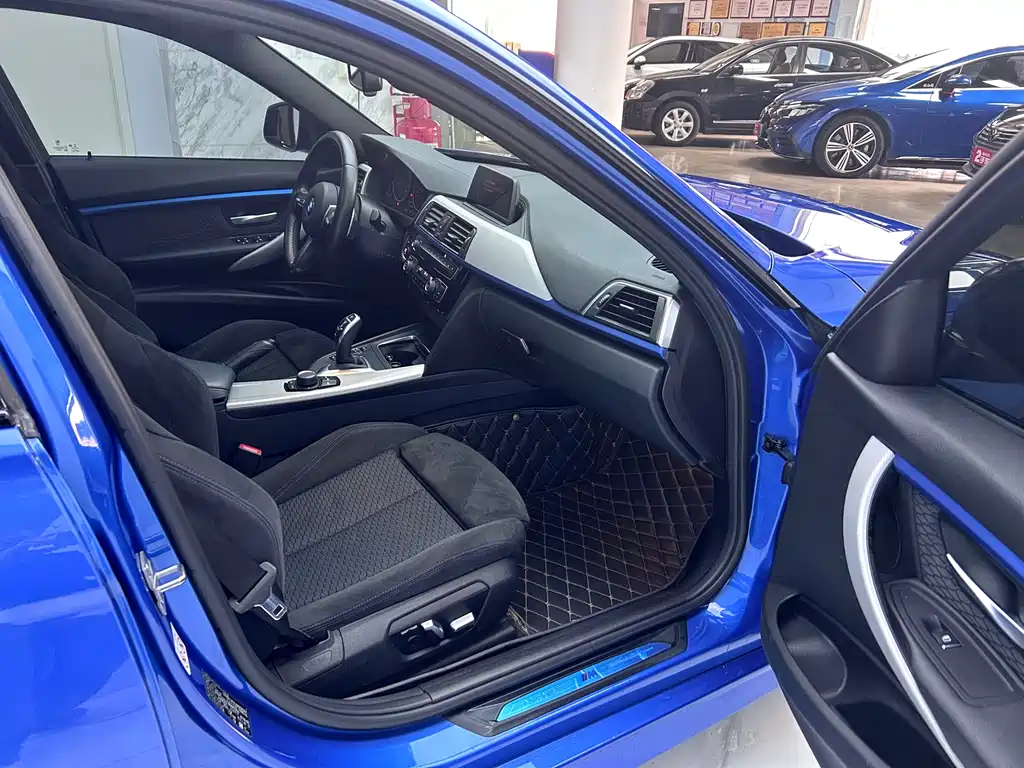 BMW 3 Series 2018 — фото 10