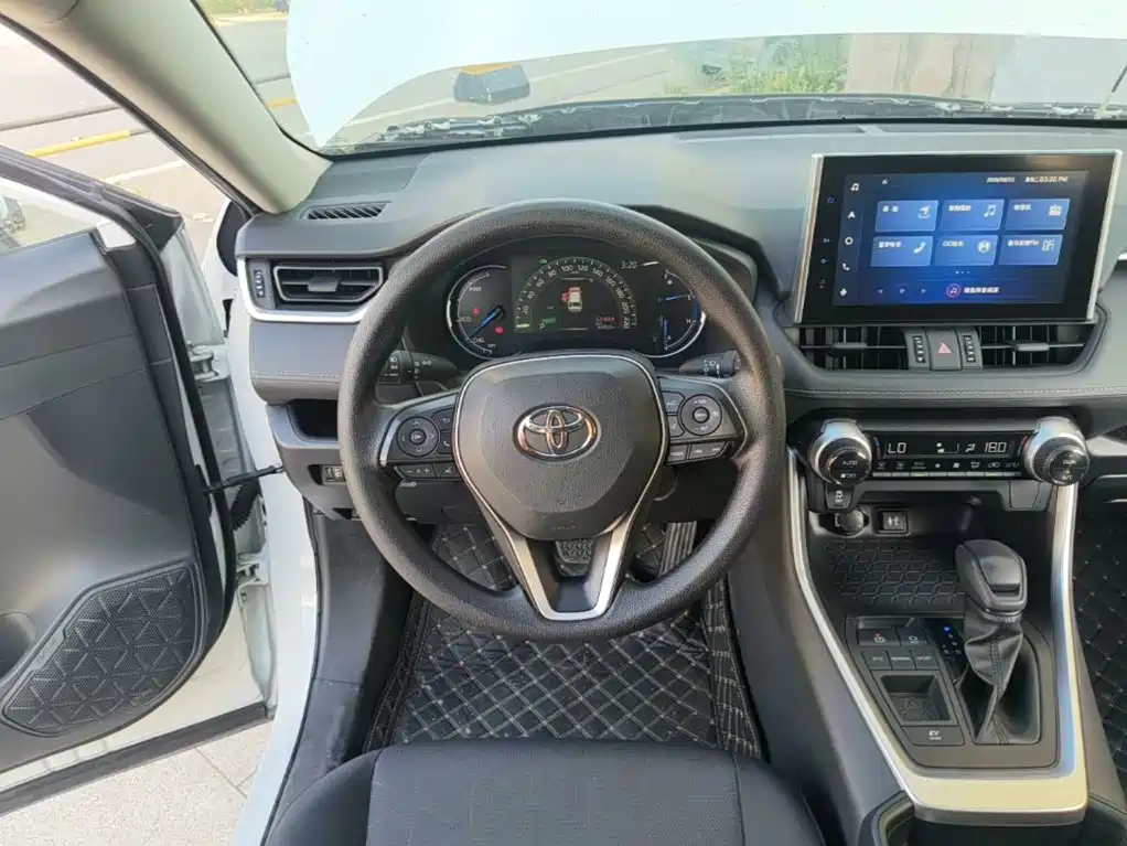 Toyota RAV4 2022 — фото 11