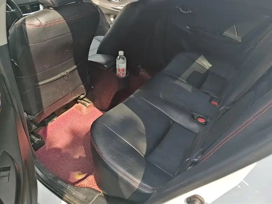 Toyota Yaris L 2017 — фото 10