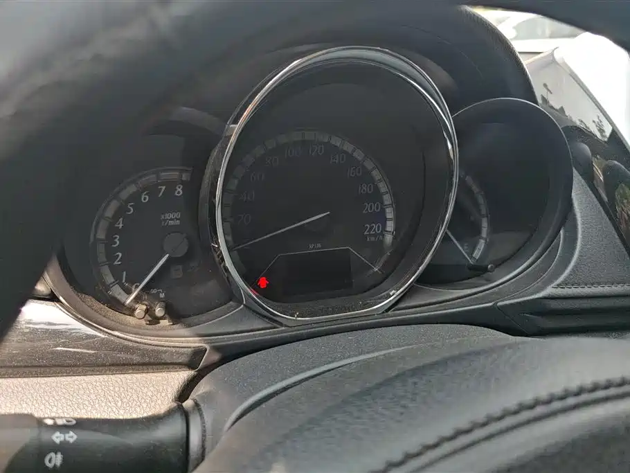 Toyota Yaris L 2017 — фото 13