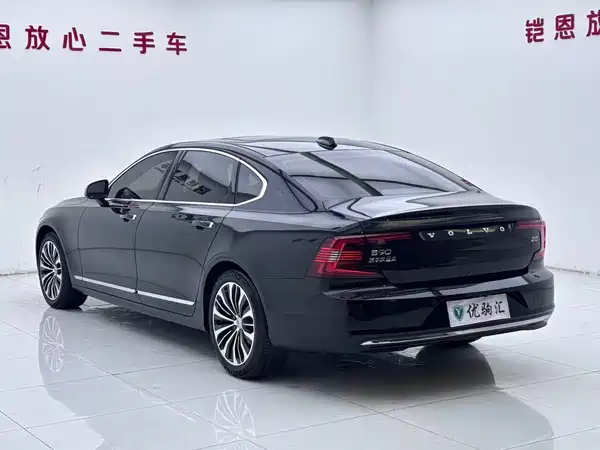 Volvo S90 2023