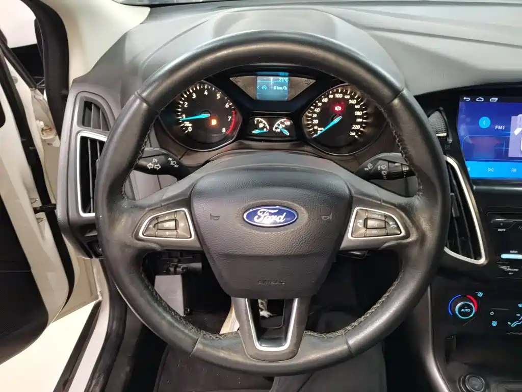 Ford Focus 2015 — фото 7