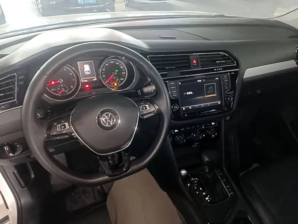 Volkswagen Tiguan L 2017 — фото 10