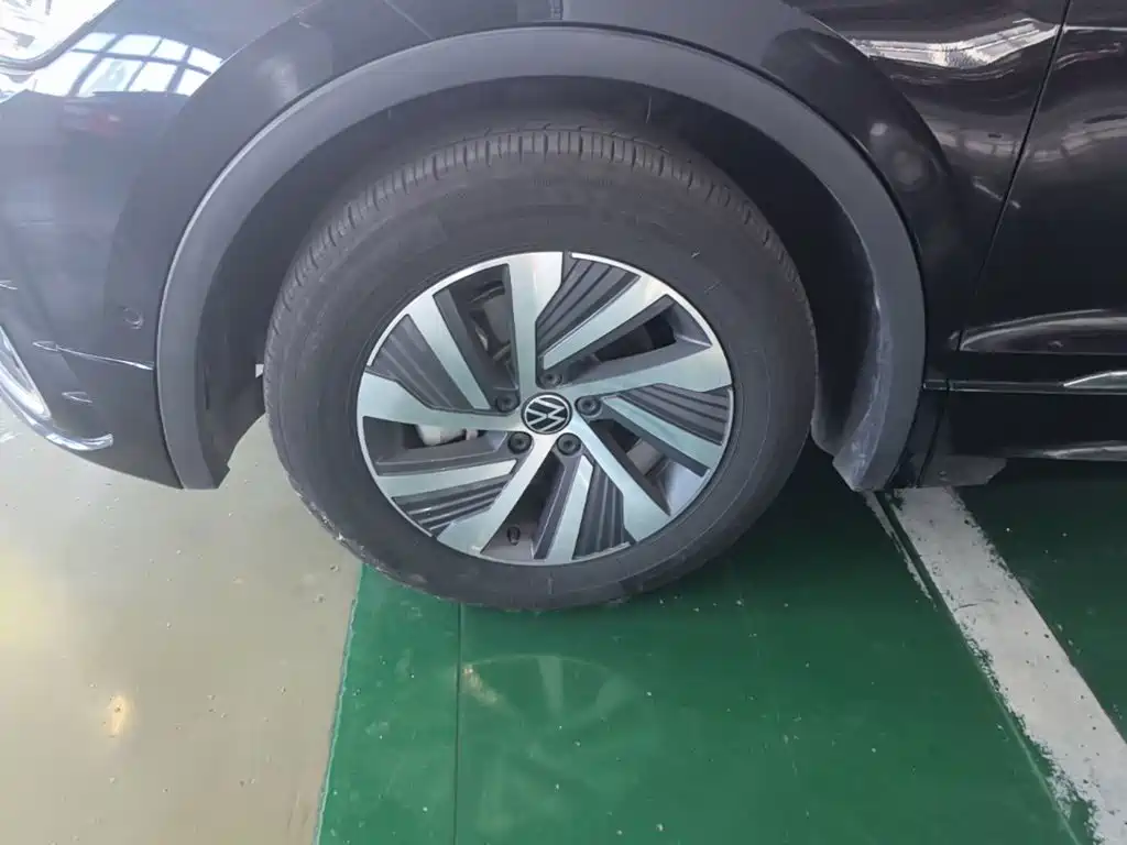 Volkswagen Tiguan L Plug-In Hybrid 2023 — фото 23