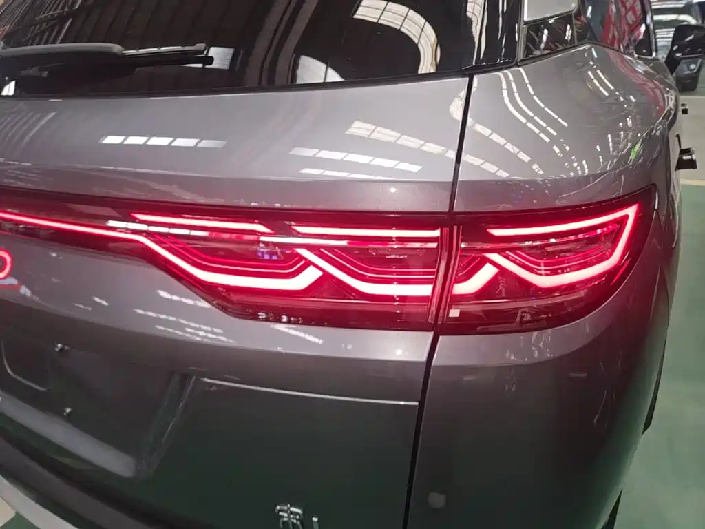 BYD Song L DM-i 2024 — фото 8