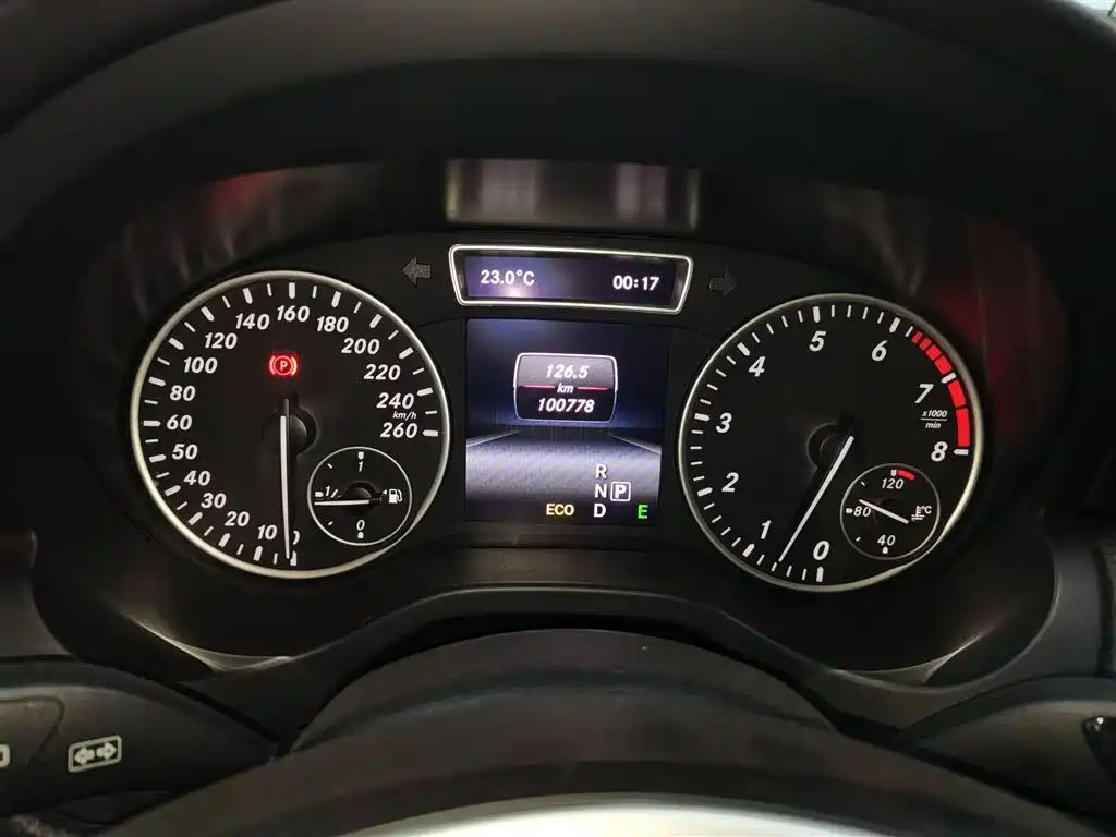 Mercedes-Benz A-Class 2015 — фото 12