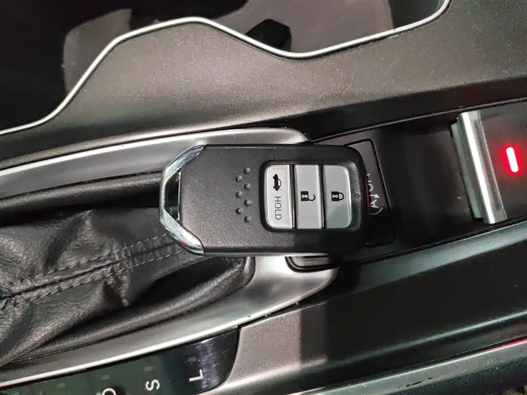 Honda Accord 2018 — фото 9