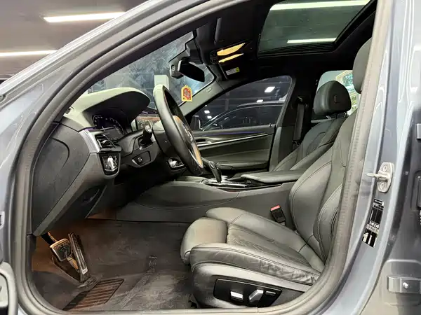 BMW 5 Series 2021