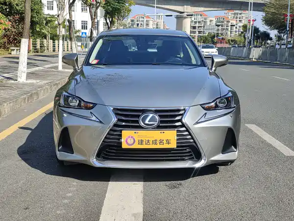 Lexus IS 2017
