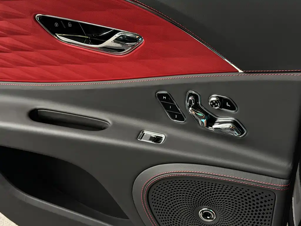 Bentley Flying Spur 2024 — фото 13