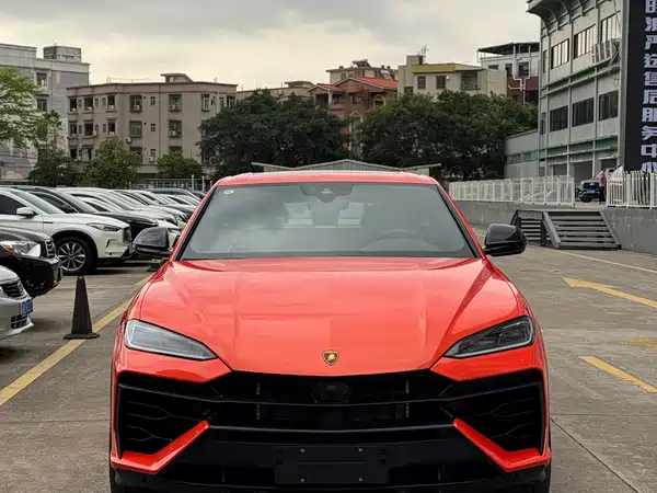 Lamborghini Urus SE 2025
