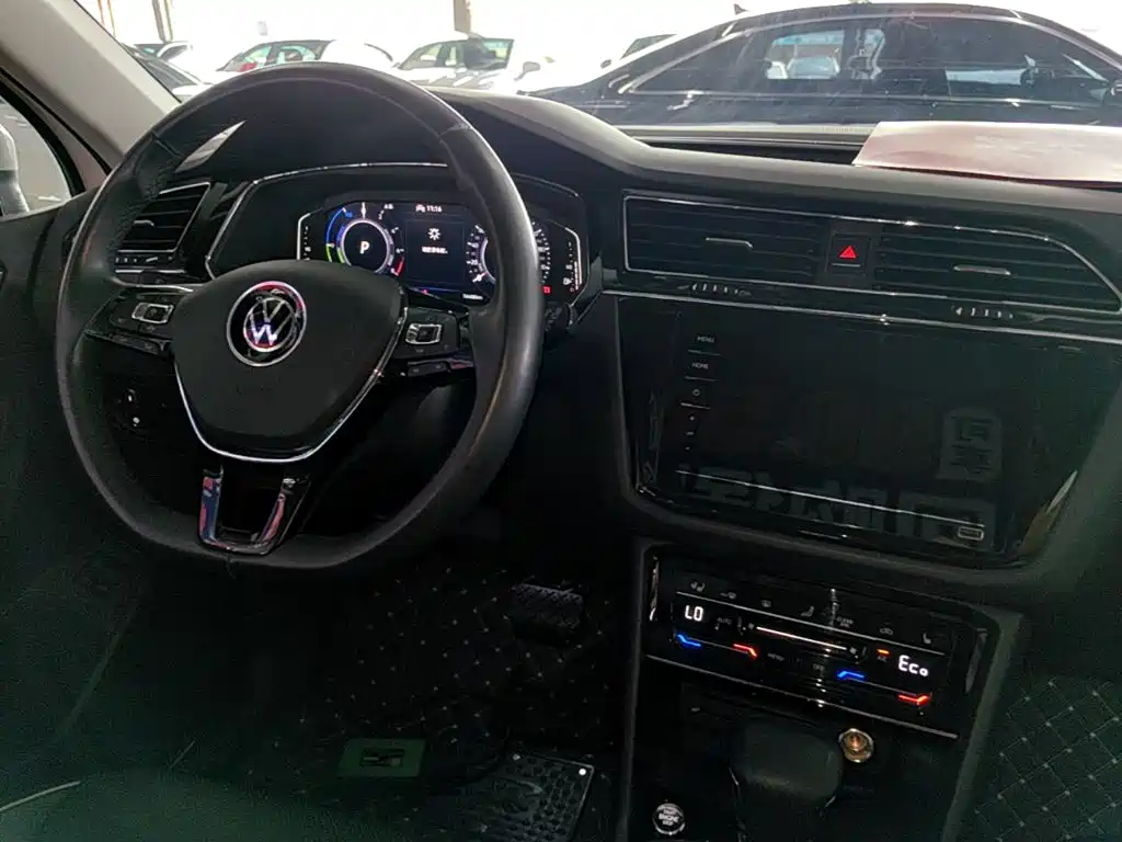Volkswagen Tiguan L PHEV 2021 — фото 10