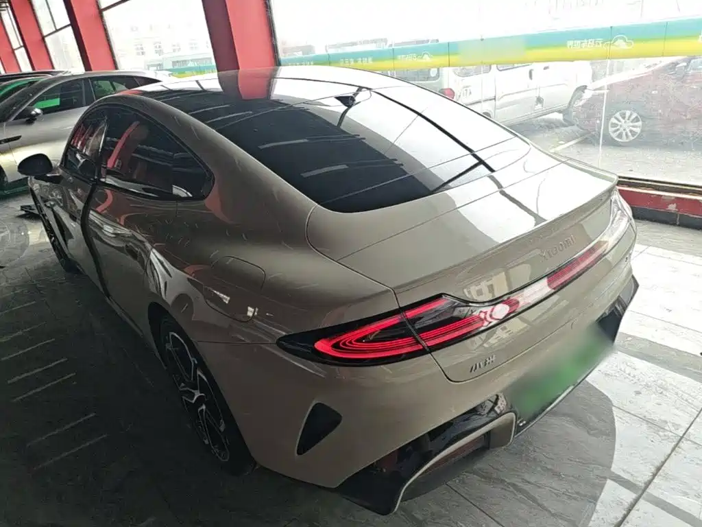 Xiaomi SU7 2025
