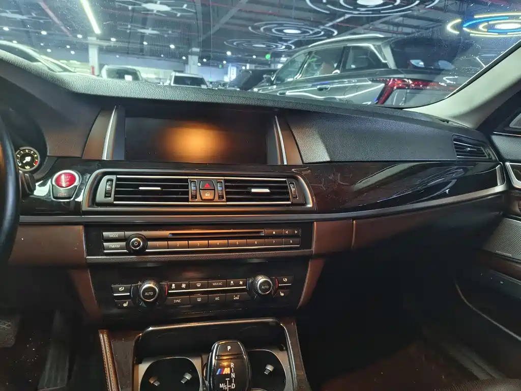 BMW 5 Series 2015 — фото 13