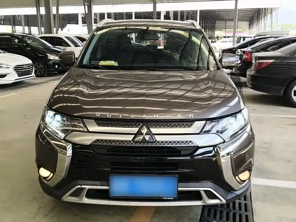 Mitsubishi Outlander 2019 — фото 3