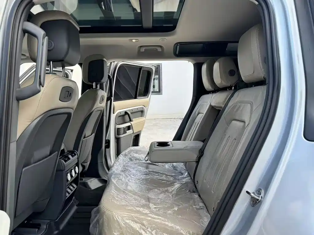 Land Rover Defender 2021 — фото 14