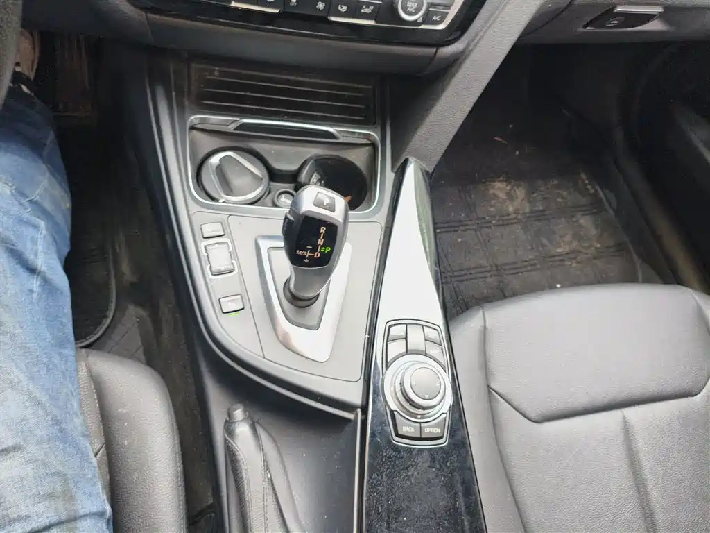 BMW 3 Series 2016 — фото 14