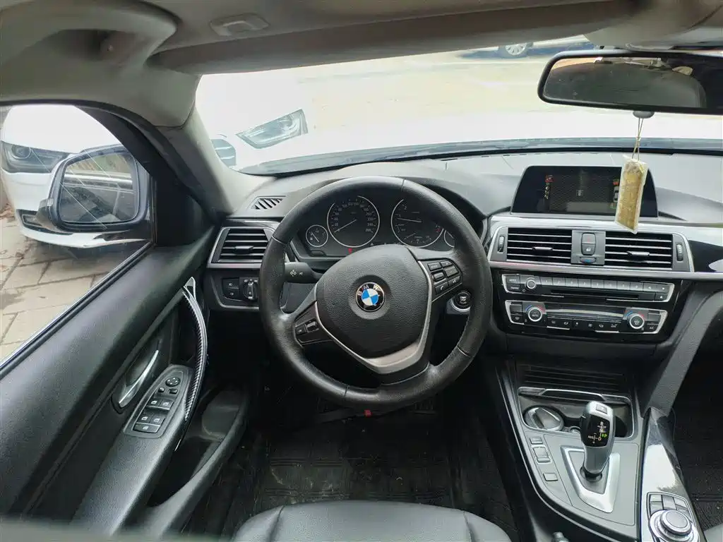 BMW 3 Series 2016 — фото 11