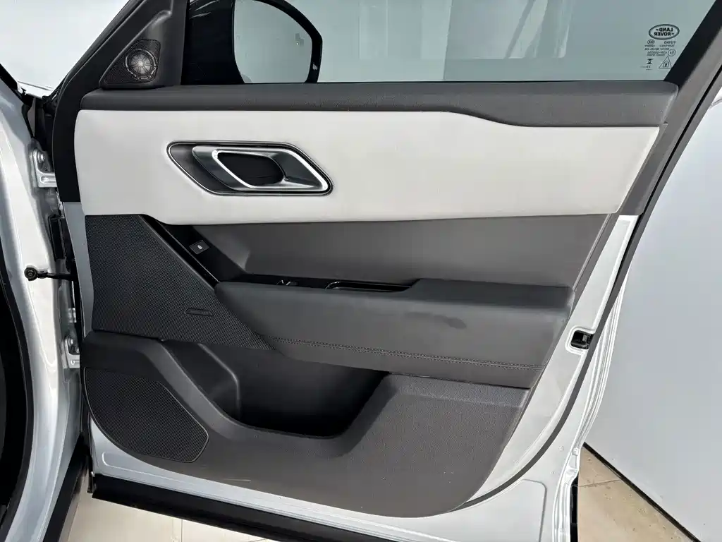 Land Rover Range Rover Velar 2024 — фото 25