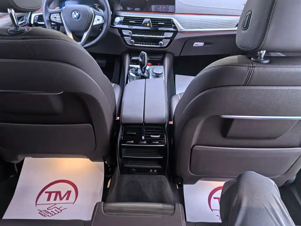 BMW 5 Series 2021 — фото 11