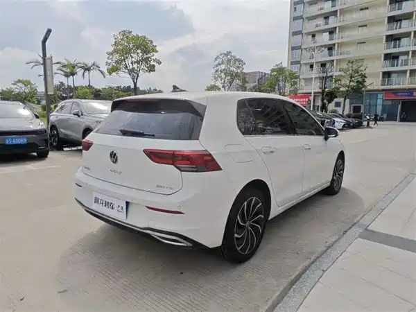 Volkswagen Golf 2025