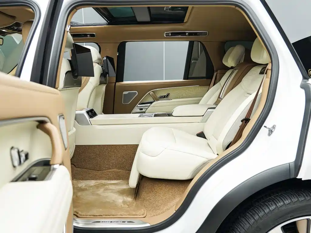 Land Rover Range Rover 2024 — фото 11