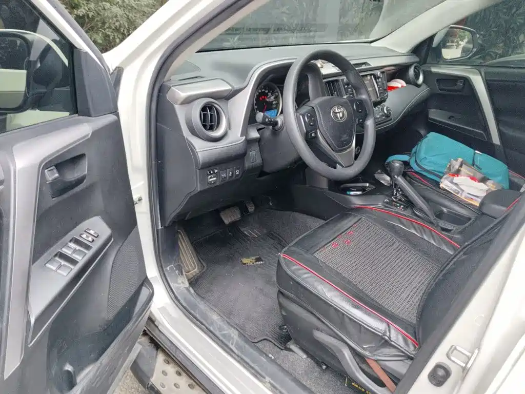 Toyota RAV4 2018 — фото 14