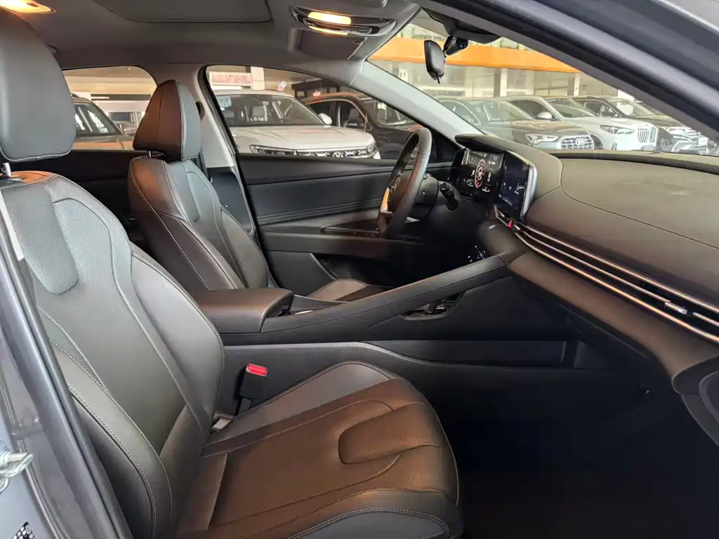 Hyundai Elantra 2022