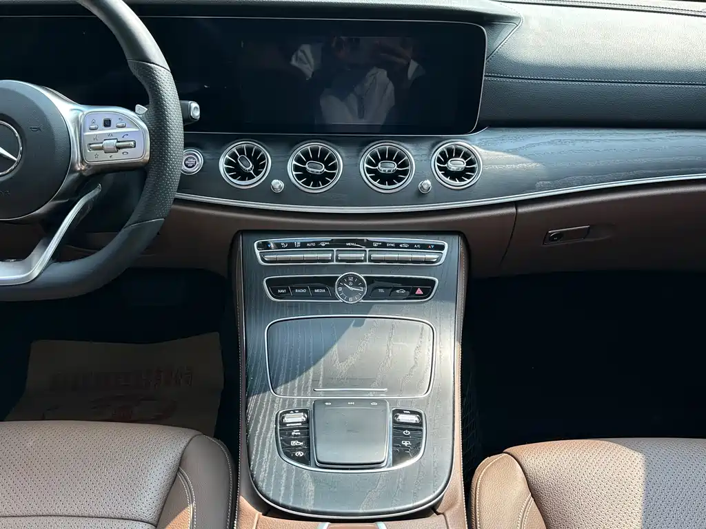 Mercedes-Benz E-Class 2020 — фото 14