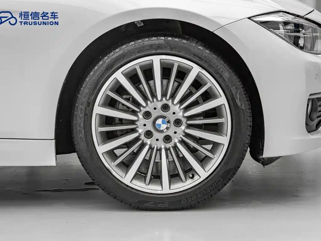 BMW 3 Series 2019 — фото 21