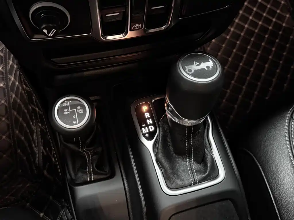 Jeep Wrangler 2020 — фото 29