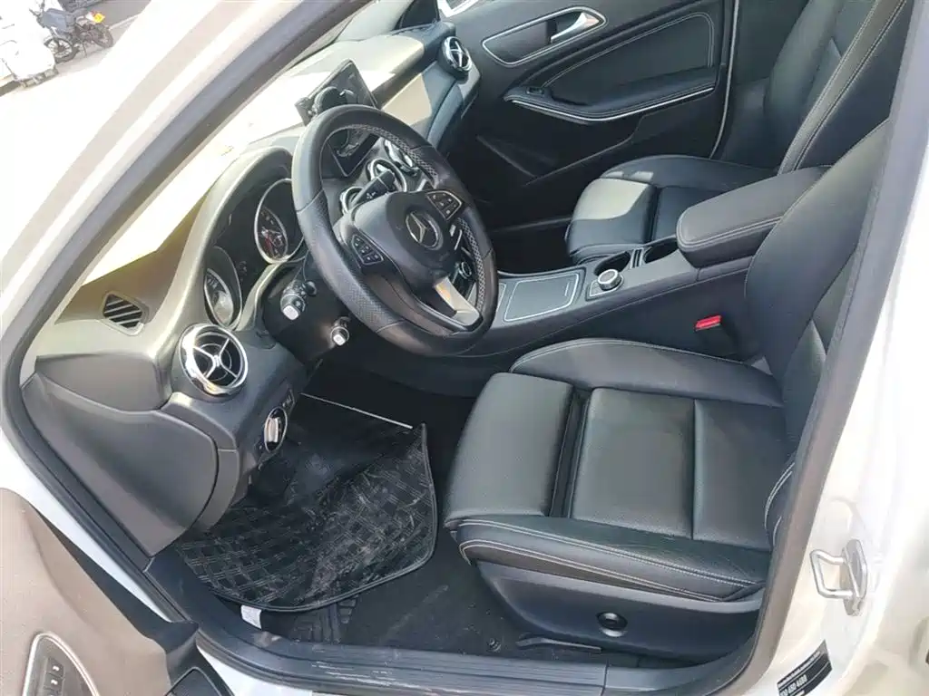 Mercedes-Benz GLA 2018 — фото 15