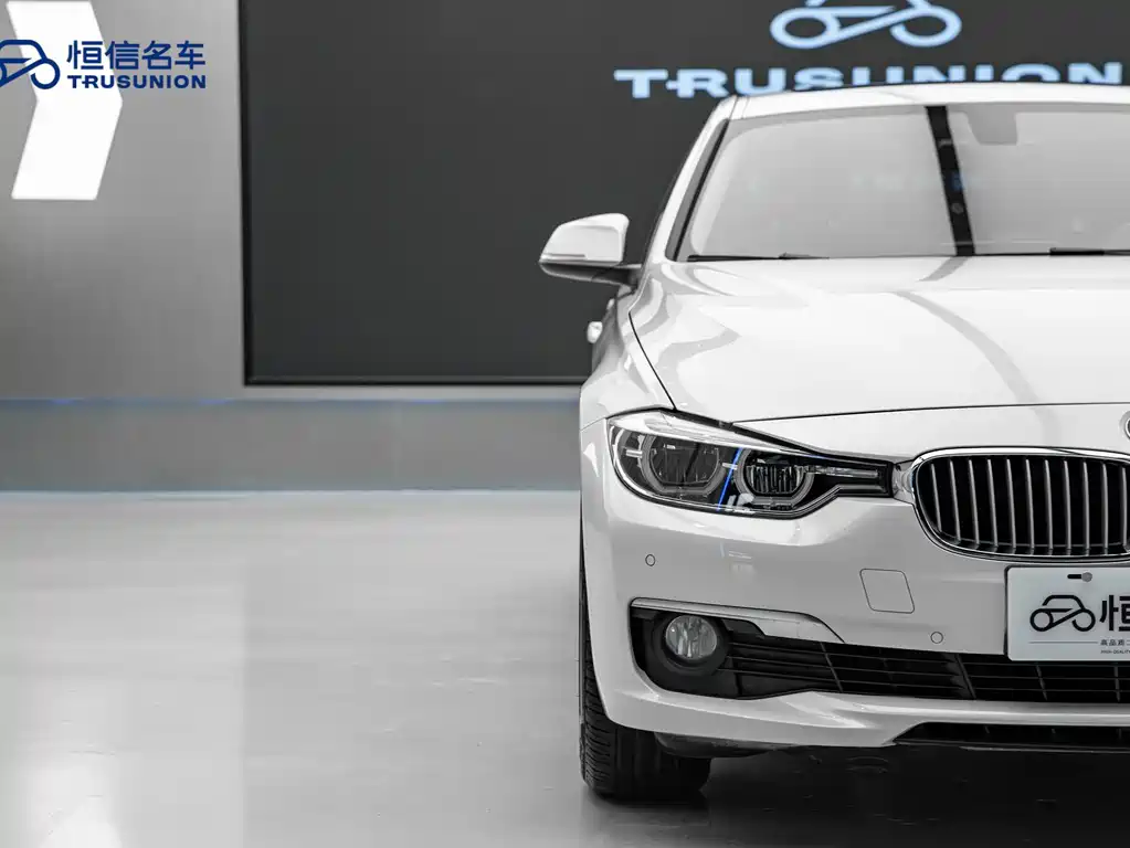 BMW 3 Series 2019 — фото 9