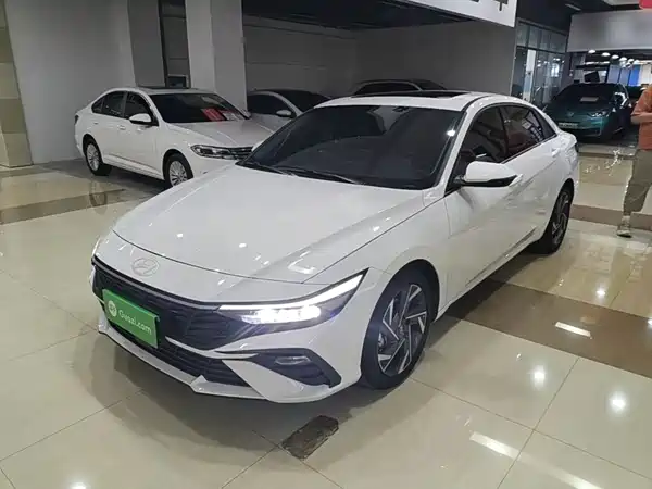 Hyundai Elantra 2025