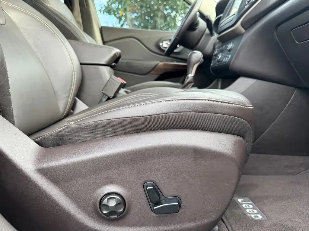 Jeep Cherokee 2017 — фото 24