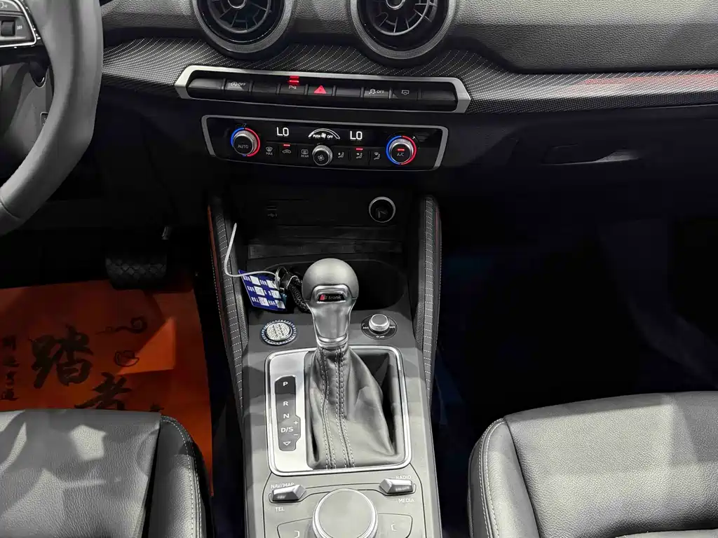 Audi Q2L 2023 — фото 12