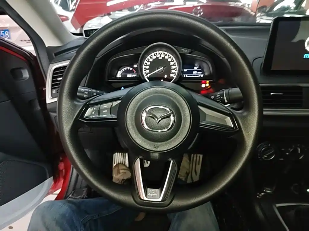 Mazda 3 Axela 2019 — фото 11